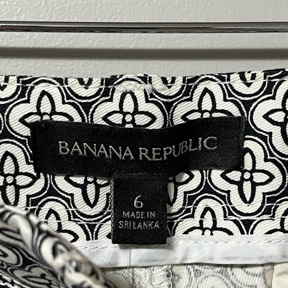 Banana Republic Hampton Fit Chambray Pattern Rolled Cuff Mid Rise Shorts - Picture 6 of 10